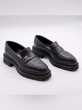 CHANEL CC Logo Dark Blue  Quilted Lug Sole Platform Loafers Leather EU 38.5 US8